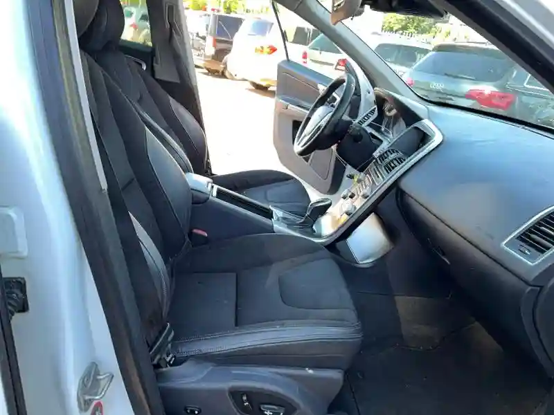 YV440MDJ6G2845538 2016 VOLVO XC60-4