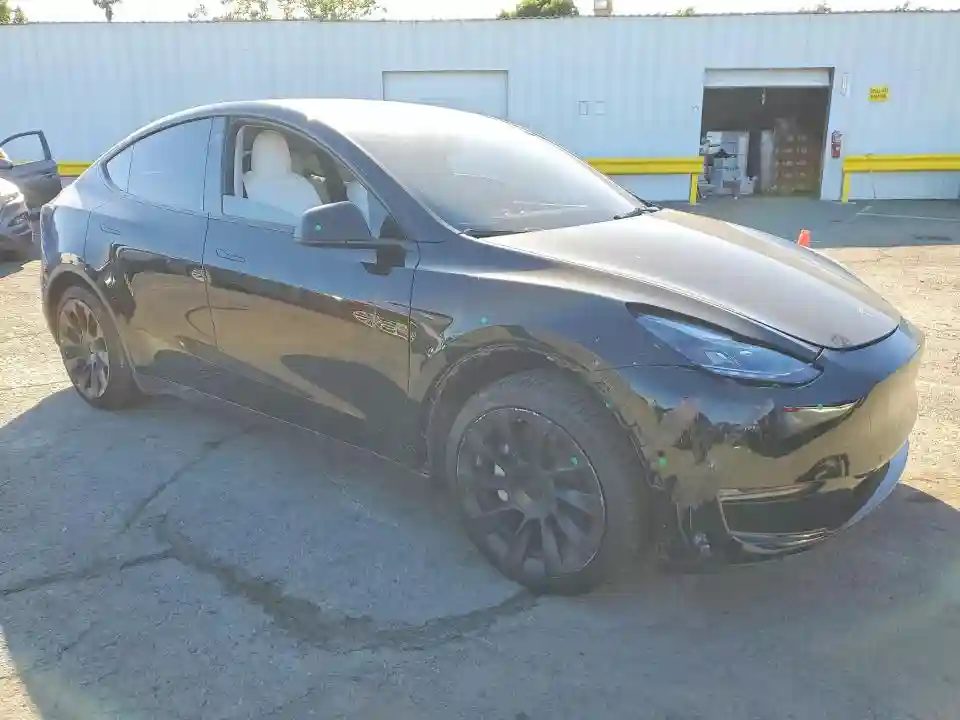 7SAYGAEE4NF554467 2022 TESLA MODEL Y-3