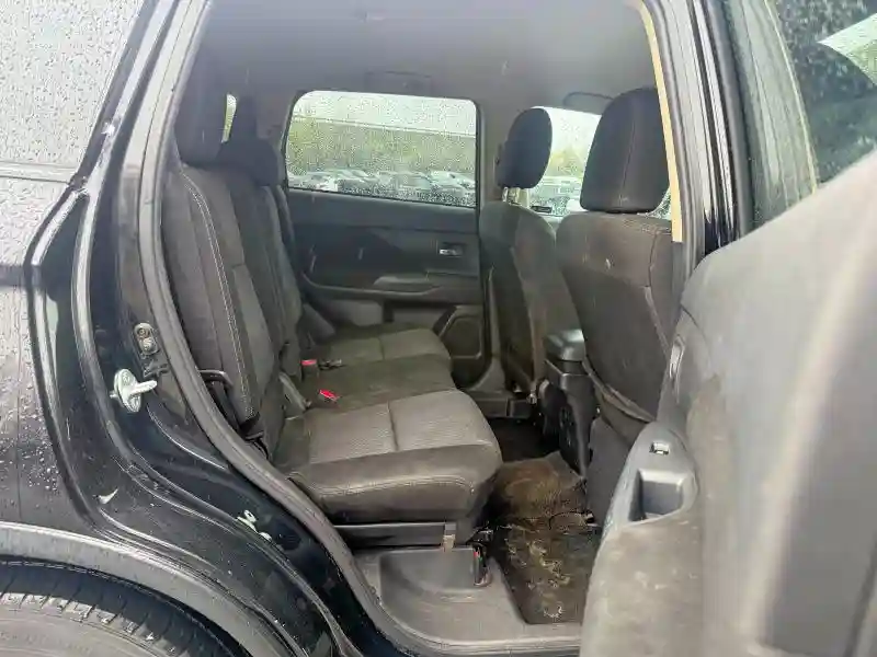 JA4AD2A3XJZ008823 2018 MITSUBISHI OUTLANDER-5