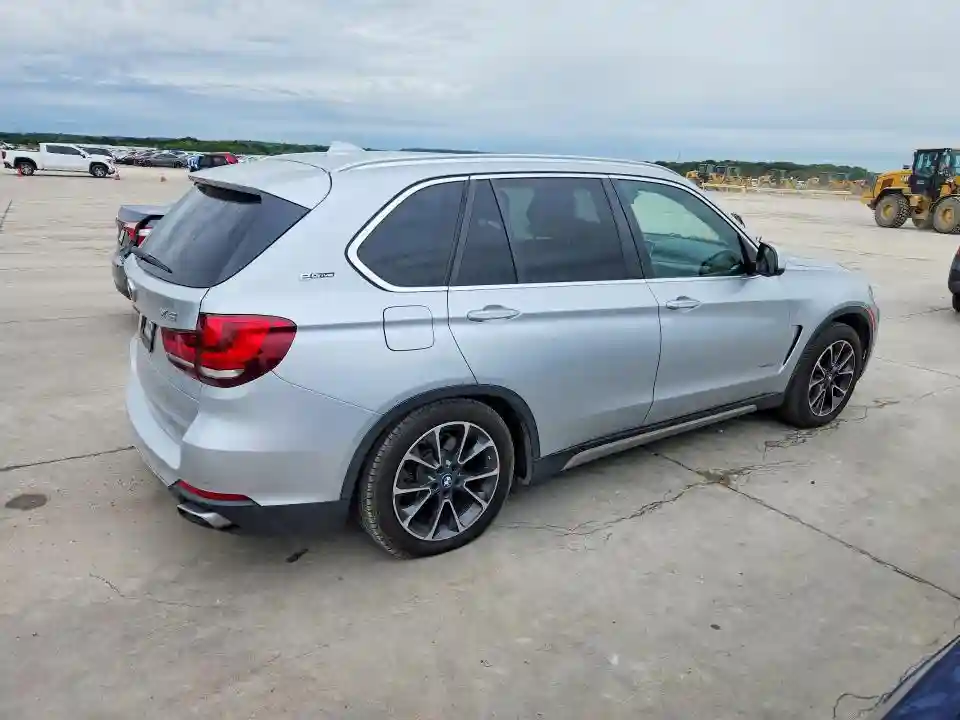 5UXKT0C52J0W00459 2018 BMW X5-2