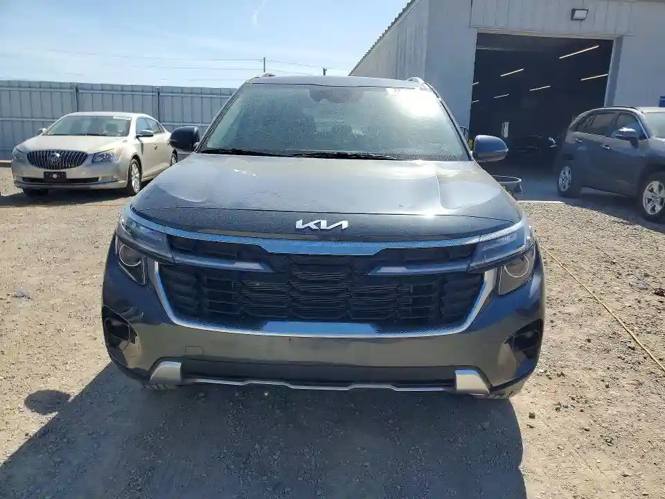 KNDERCAA7S7693079 2025 KIA SELTOS-4