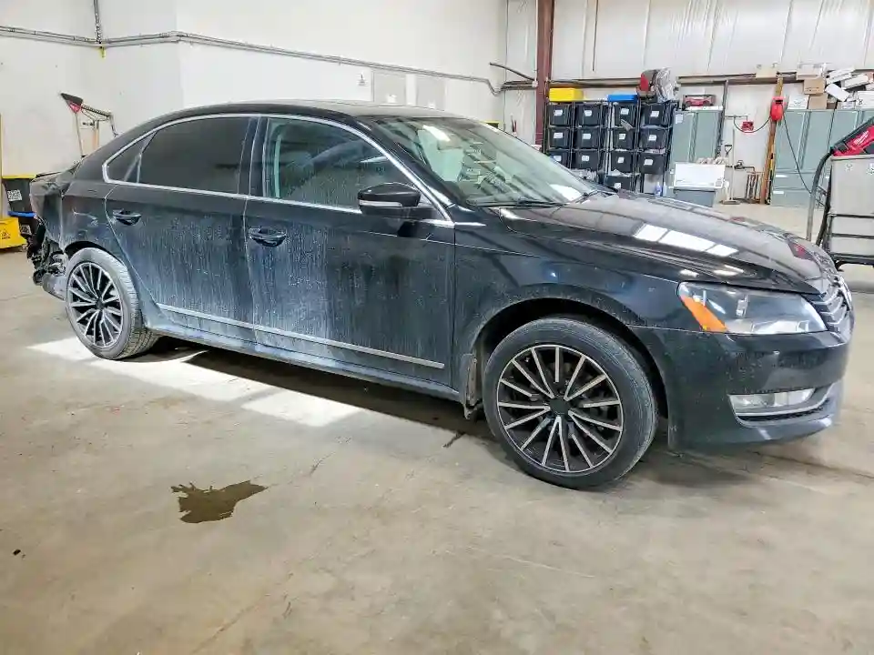 1VWBN7A38DC124109 2013 VOLKSWAGEN PASSAT-3