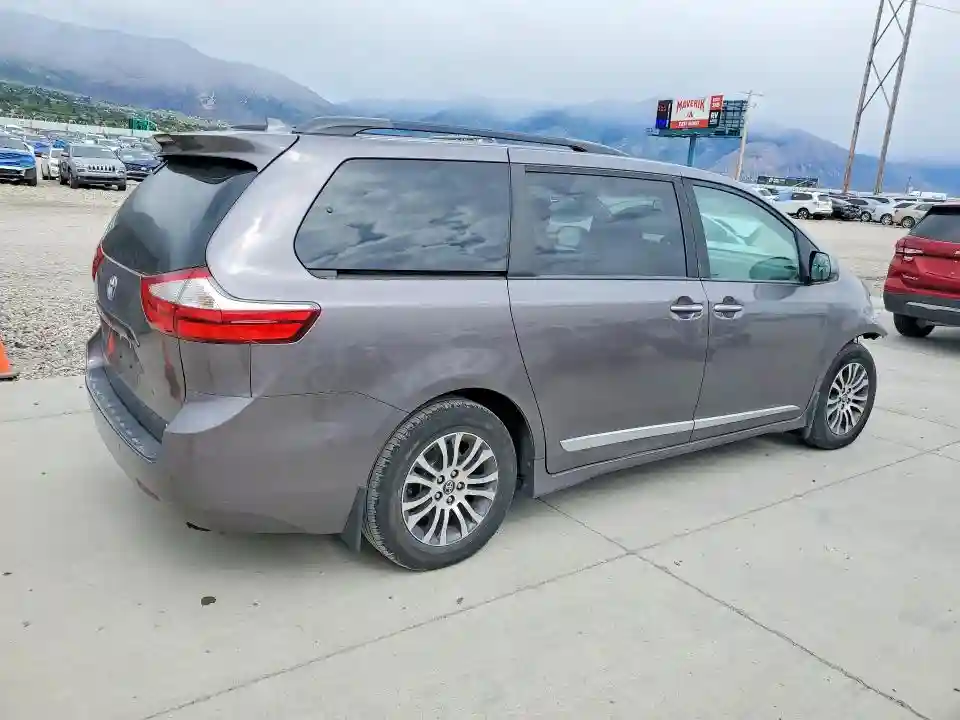 5TDYZ3DC4KS005720 2019 TOYOTA SIENNA-2