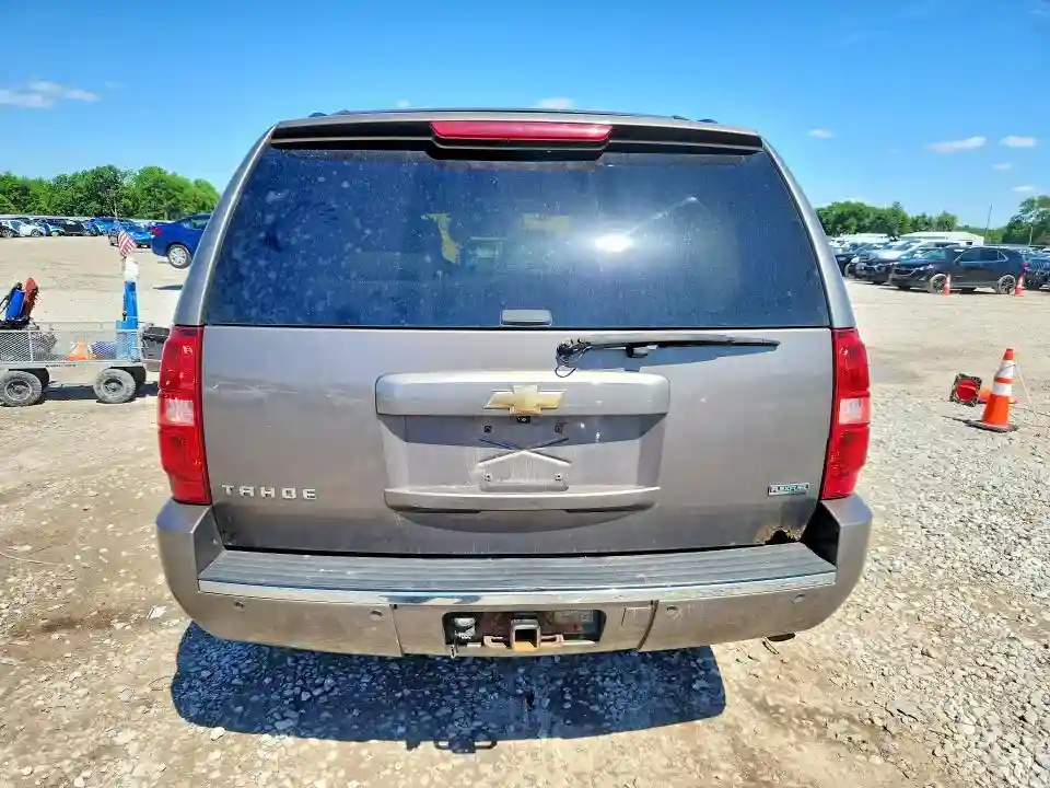 1GNSKCE08BR138923 2011 CHEVROLET TAHOE-5