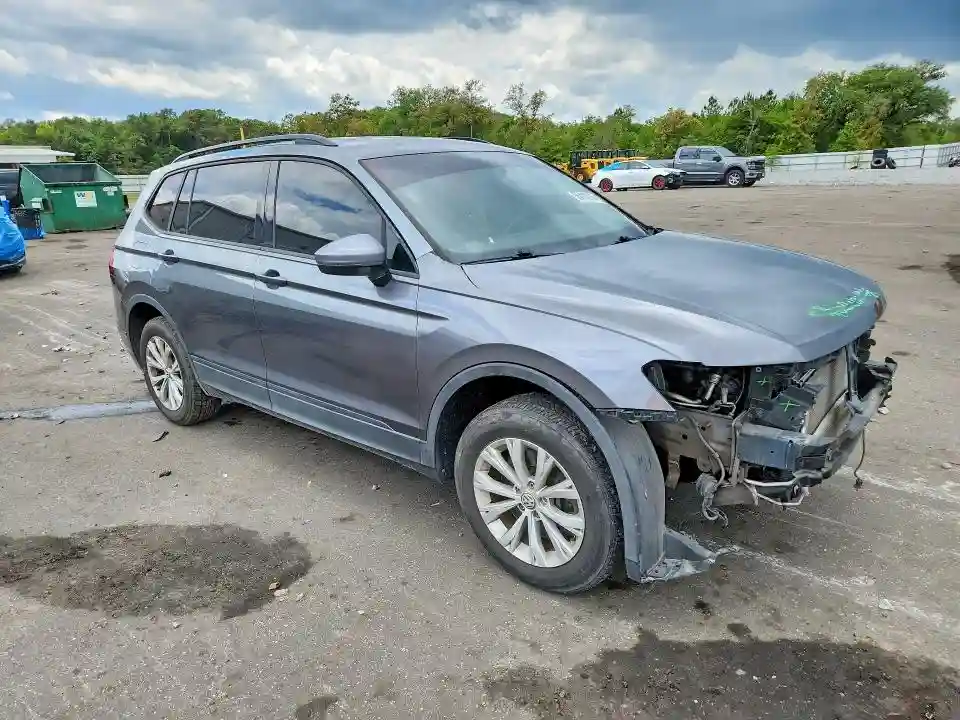 3VV1B7AX2JM065855 2018 VOLKSWAGEN TIGUAN-3