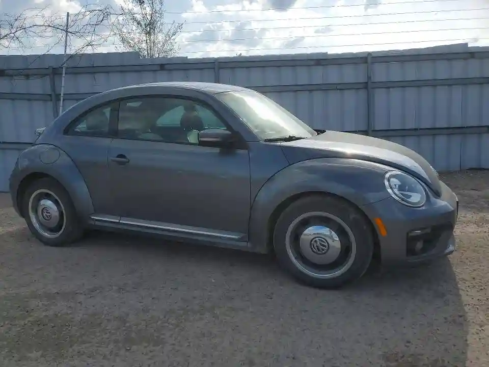 3VWJ17AT0HM632828 2017 VOLKSWAGEN BEETLE-3