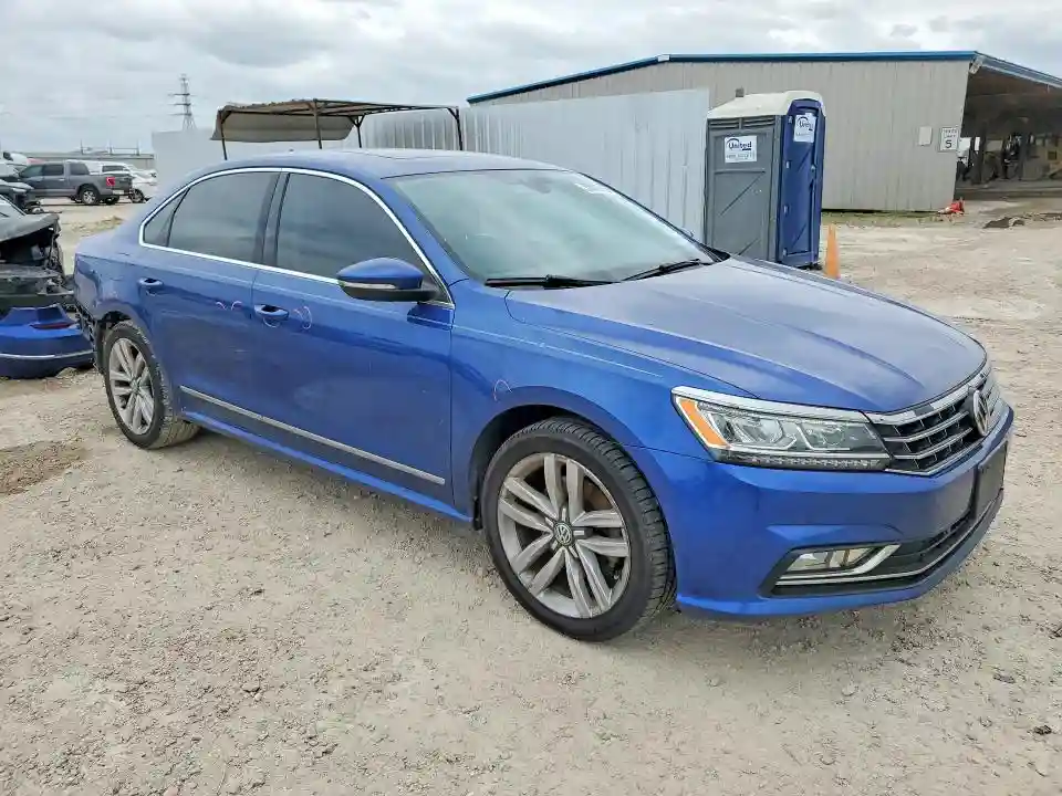 1VWCT7A3XHC062910 2017 VOLKSWAGEN PASSAT-3