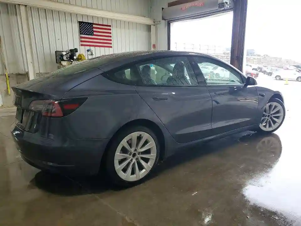 5YJ3E1EA8NF288218 2022 TESLA MODEL 3-2