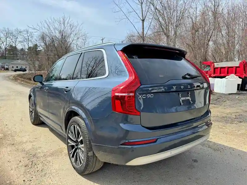 YV4A22PK7N1808426 2022 VOLVO XC90-2
