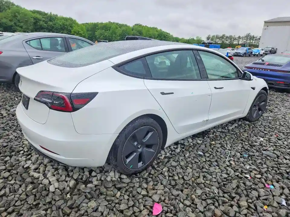 5YJ3E1EA9PF574596 2023 TESLA MODEL 3-2