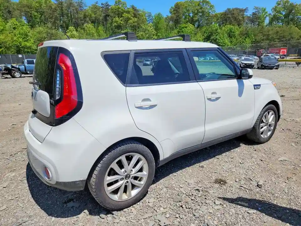 KNDJP3A51J7893249 2018 KIA SOUL-2