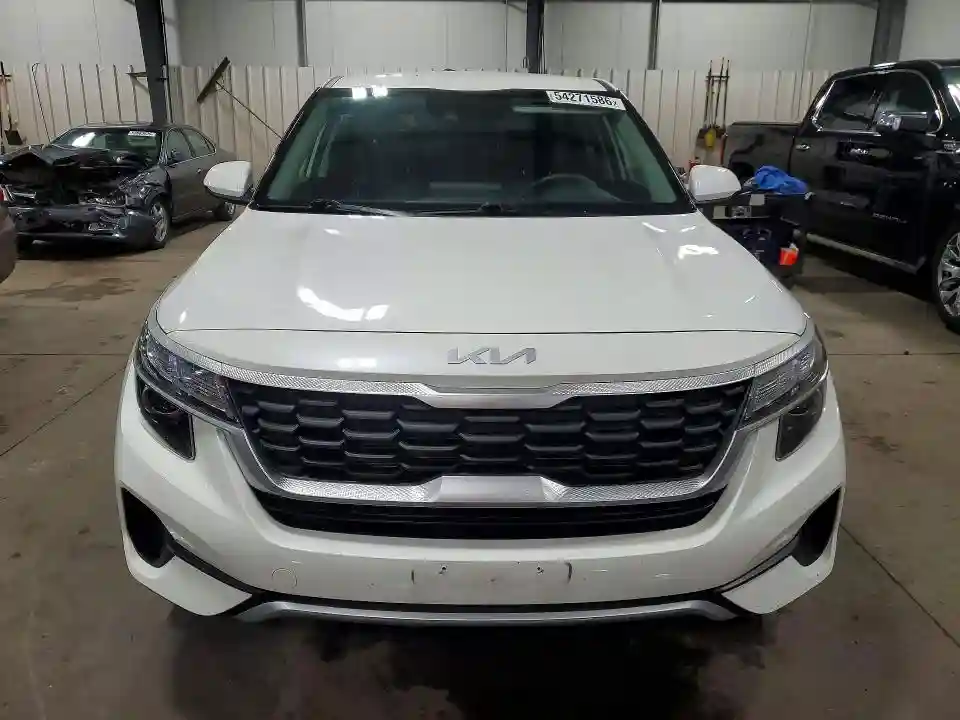KNDEPCAA2P7413632 2023 KIA SELTOS-4