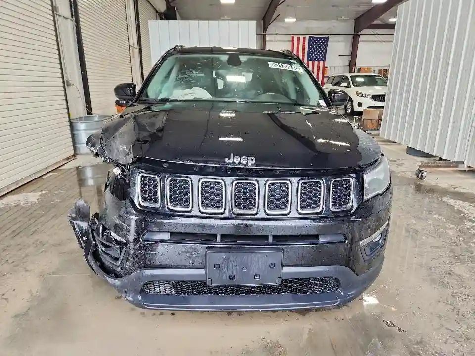 3C4NJCBB8KT855604 2019 JEEP COMPASS-4