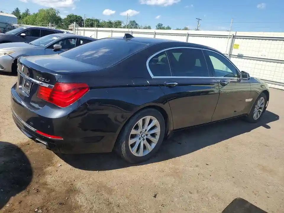 WBAYF4C59FGS99467 2015 BMW 7 SERIES-2