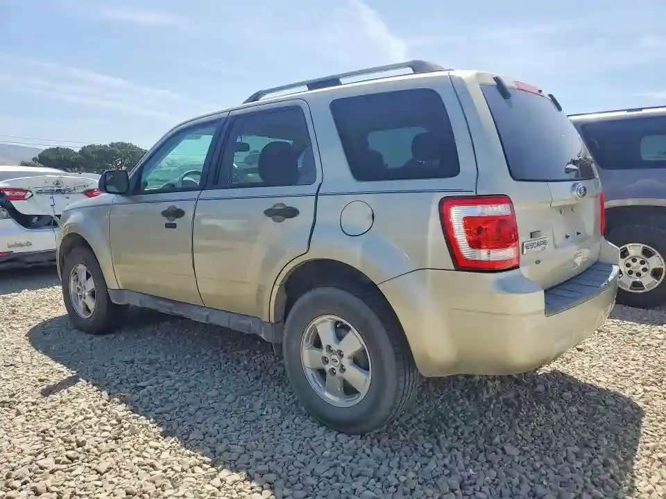 1FMCU0D75BKB57776 2011 FORD ESCAPE-1