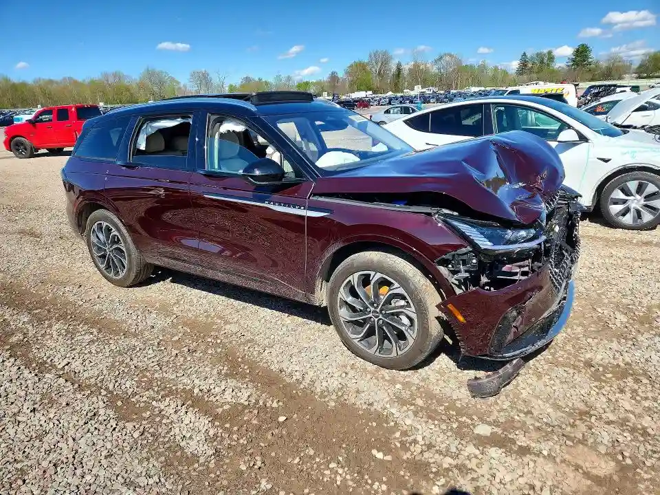 5LMPJ8KA7SJ897890 2025 LINCOLN NAUTILUS-3