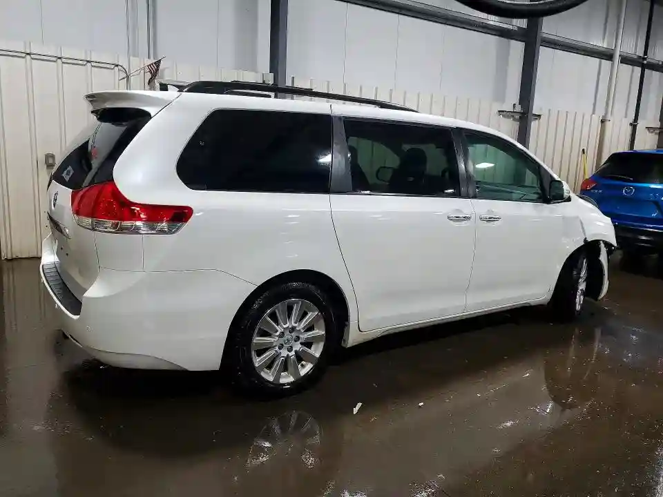 5TDDK3DC6DS066847 2013 TOYOTA SIENNA-2