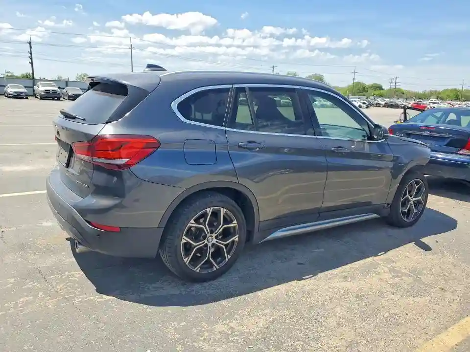 WBXJG9C01M5T06474 2021 BMW X1-2