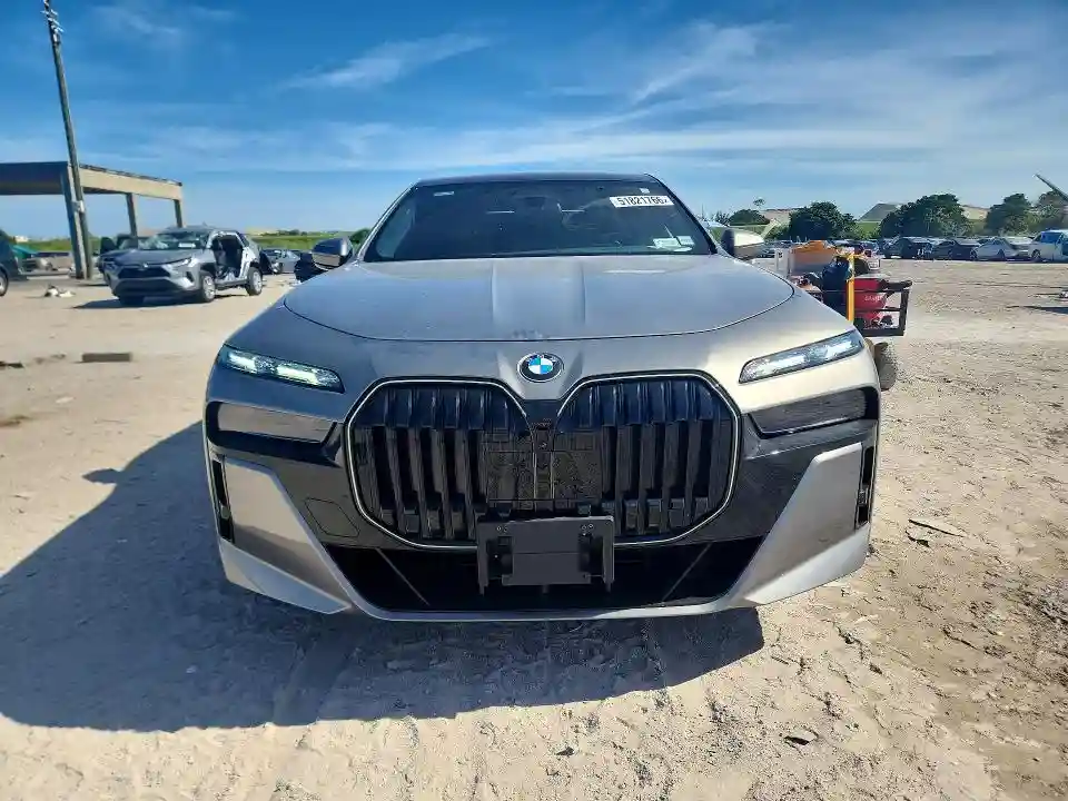 WBA33EJ09SCU62653 2025 BMW 7 SERIES-4