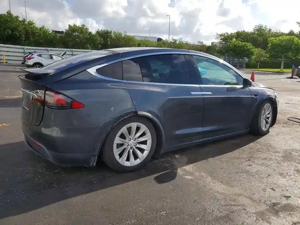 5YJXCDE29HF052215 2017 TESLA MODEL X-2