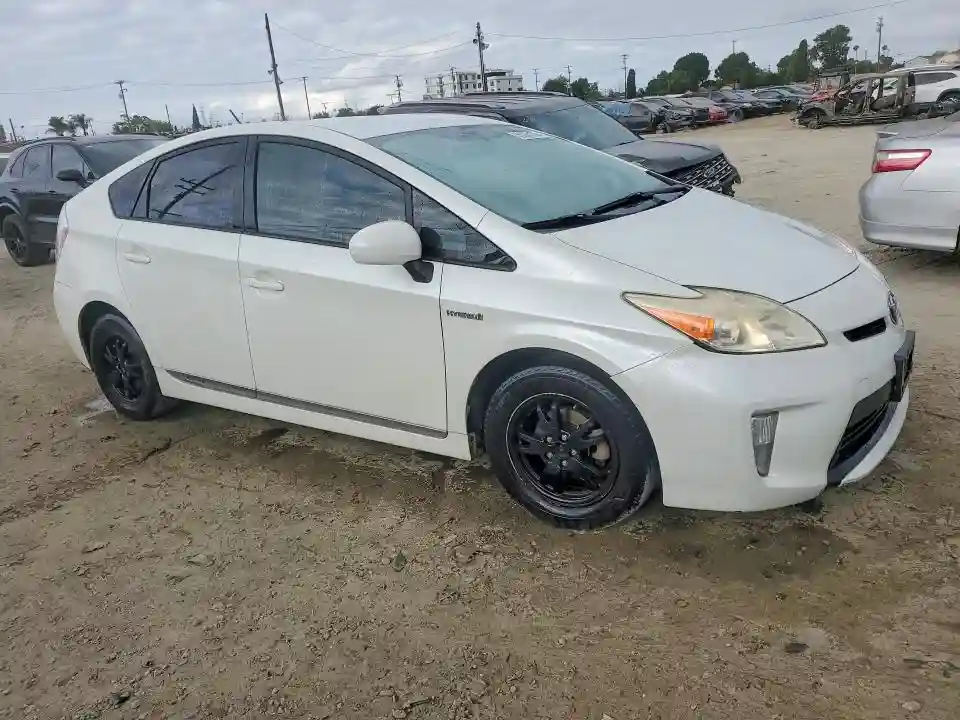 JTDKN3DU6E1740825 2014 TOYOTA PRIUS-3