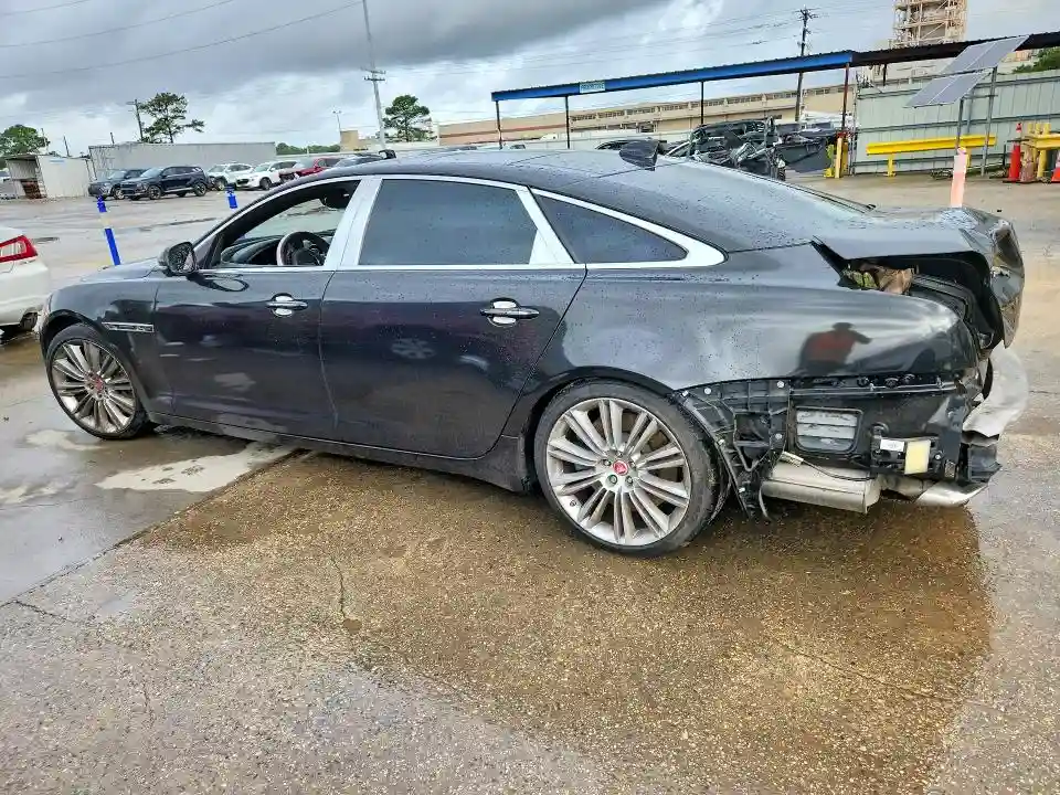 SAJWA2GE4JMW15733 2018 JAGUAR XJ-1