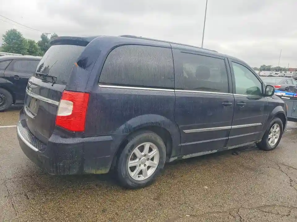 2A4RR5DG7BR615987 2011 CHRYSLER MINIVAN-2