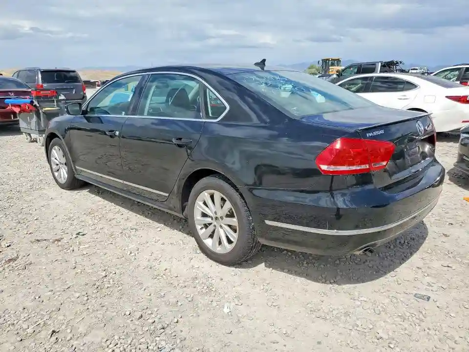 1VWCP7A3XDC068723 2013 VOLKSWAGEN PASSAT-1