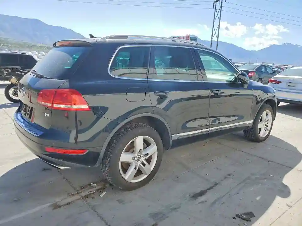 WVGFF9BP9BD006779 2011 VOLKSWAGEN TOUAREG-2