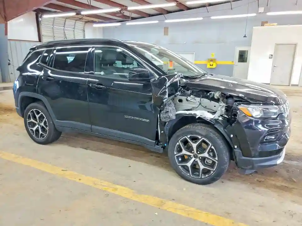 3C4NJDCN1ST590670 2025 JEEP COMPASS-3