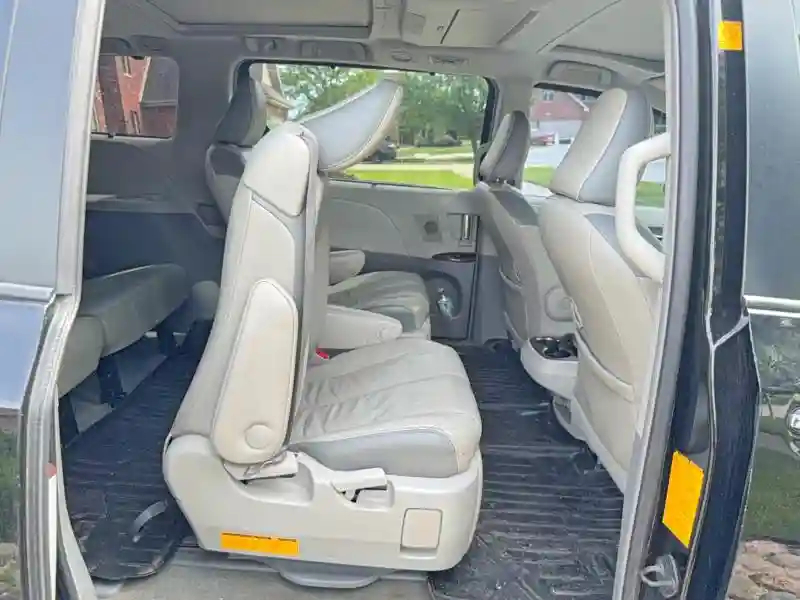 5TDDK3DC6BS025325 2011 TOYOTA SIENNA-5