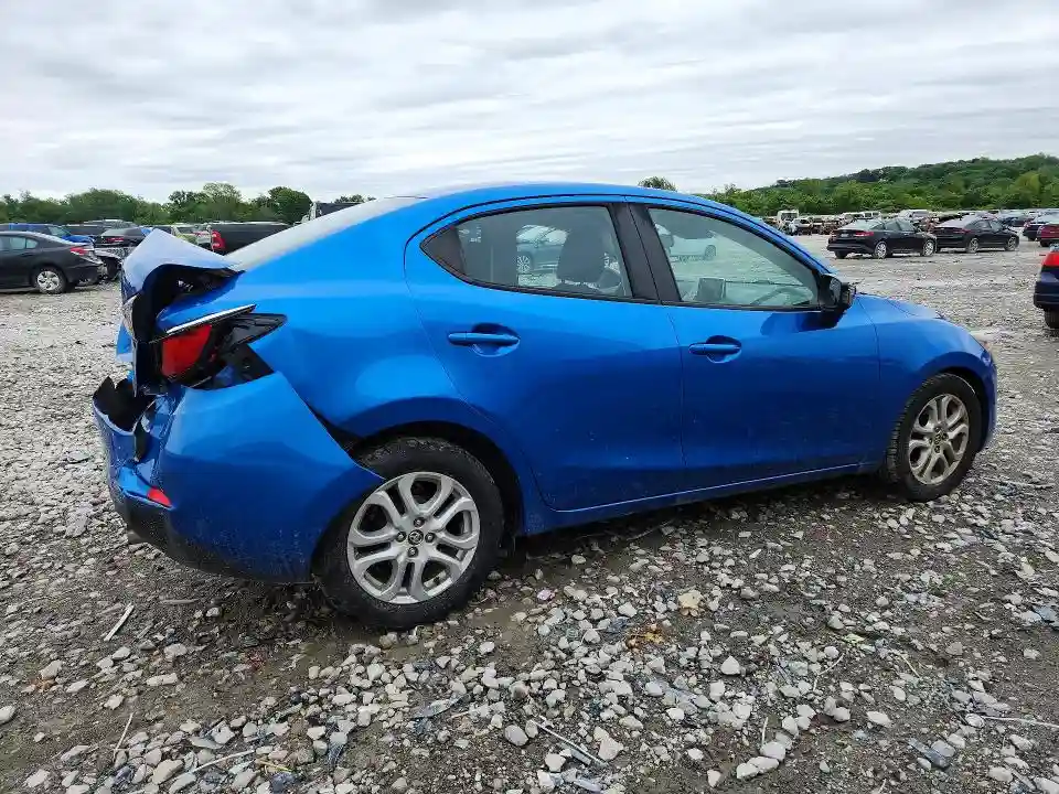 3MYDLBYV9HY185821 2017 TOYOTA YARIS-2
