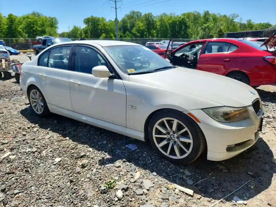 WBAPH7G57BNL85979 2011 BMW 3 SERIES-3