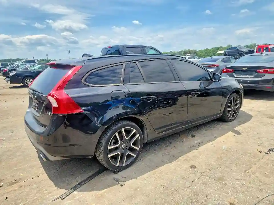 YV140MELXJ2389290 2018 VOLVO V60-2