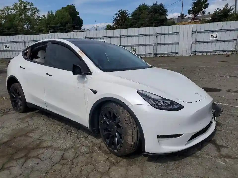 5YJYGDEE5MF151868 2021 TESLA MODEL Y-3