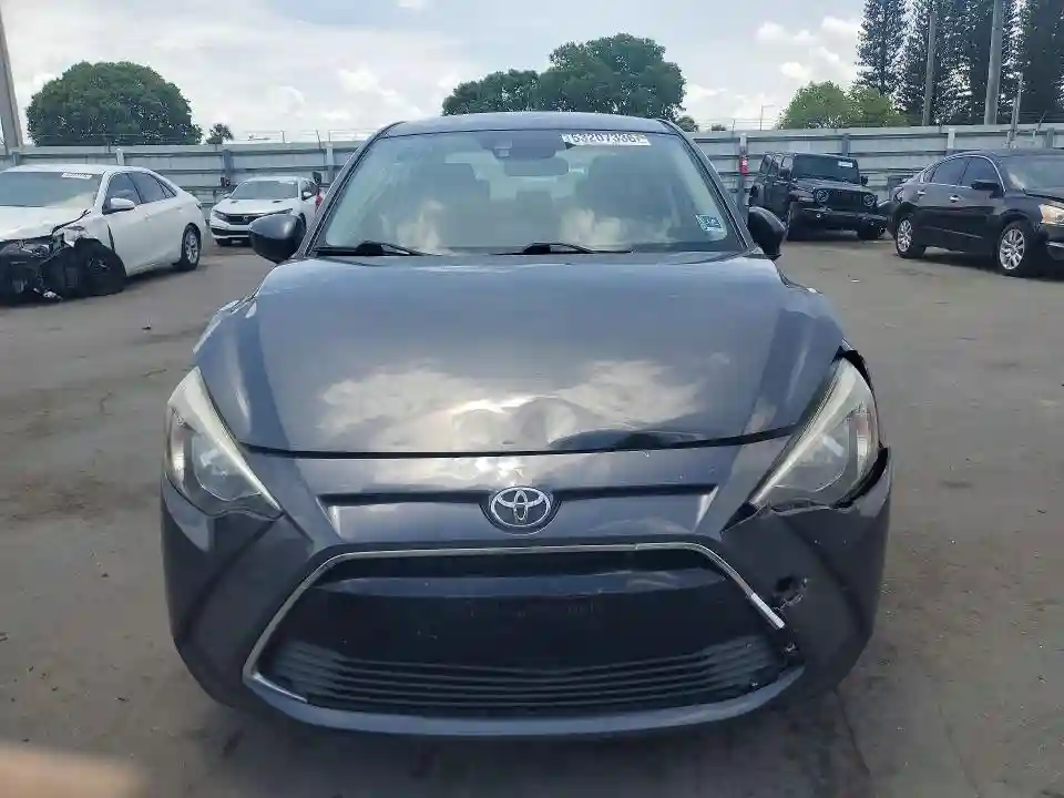3MYDLBYV9HY172440 2017 TOYOTA YARIS-4