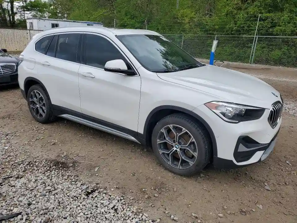 WBXJG9C05M5T96633 2021 BMW X1-3