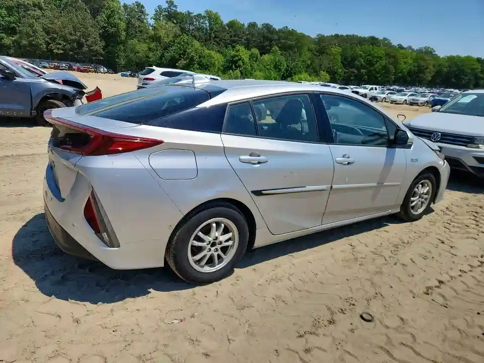 JTDKARFPXH3005828 2017 TOYOTA PRIUS-2