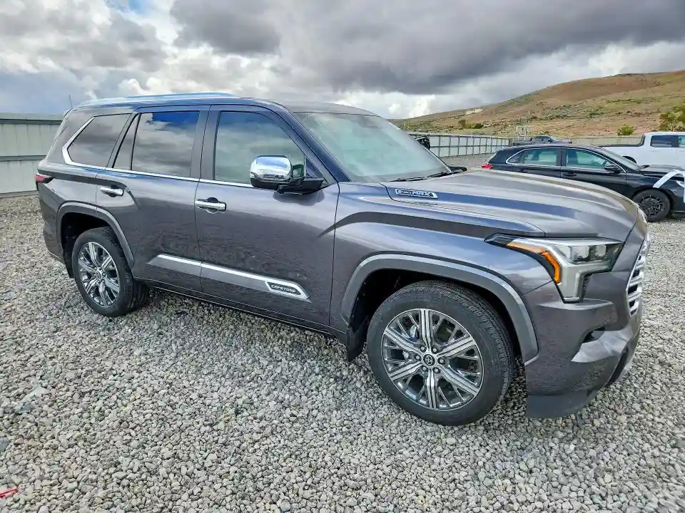 7SVAAABA9RX040245 2024 TOYOTA SEQUOIA-3