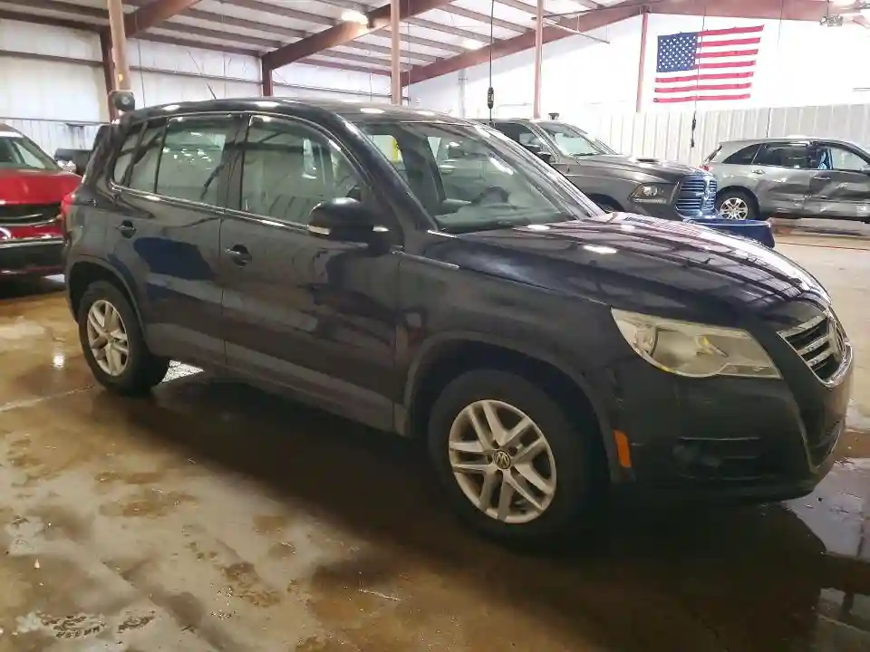 WVGAV7AX6BW532990 2011 VOLKSWAGEN TIGUAN-3