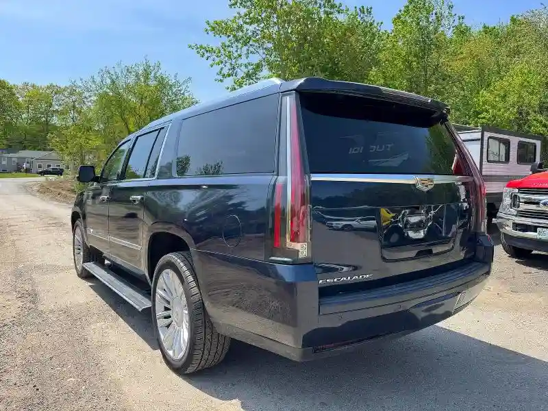 1GYS4KKJ7KR114181 2019 CADILLAC ESCALADE-2