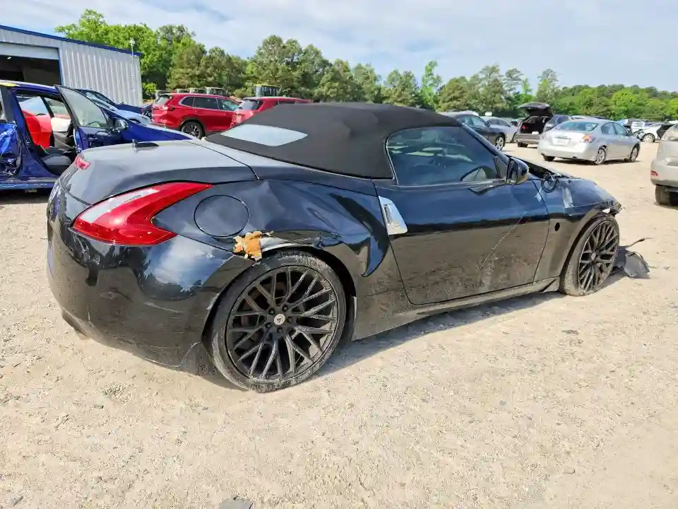 JN1AZ4FH9HM940383 2017 NISSAN 370Z-2