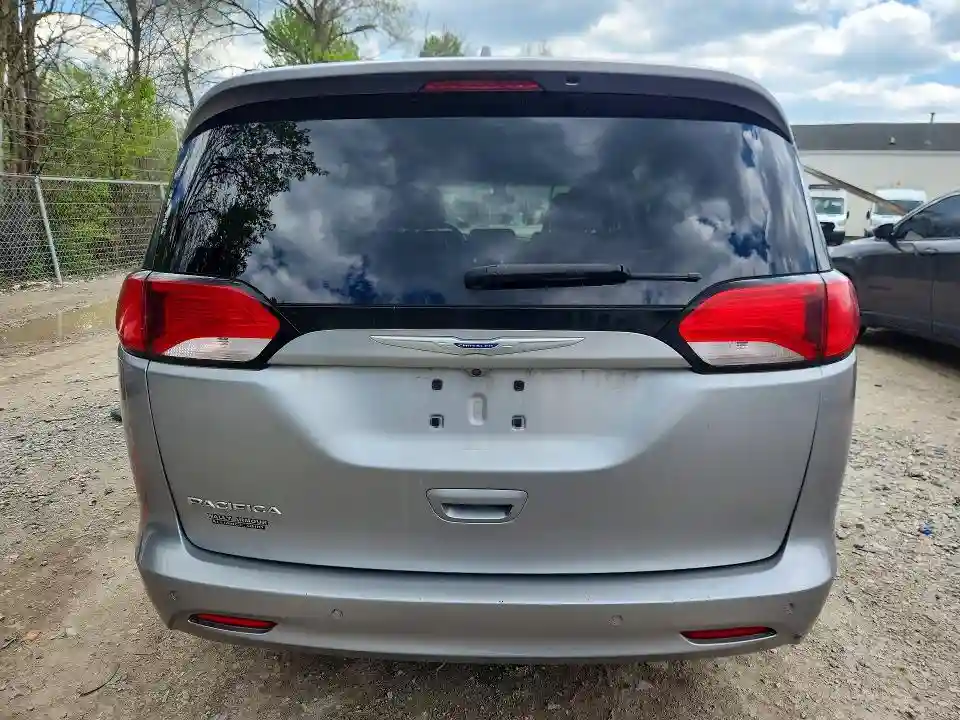 2C4RC1BG8JR257106 2018 CHRYSLER PACIFICA-5
