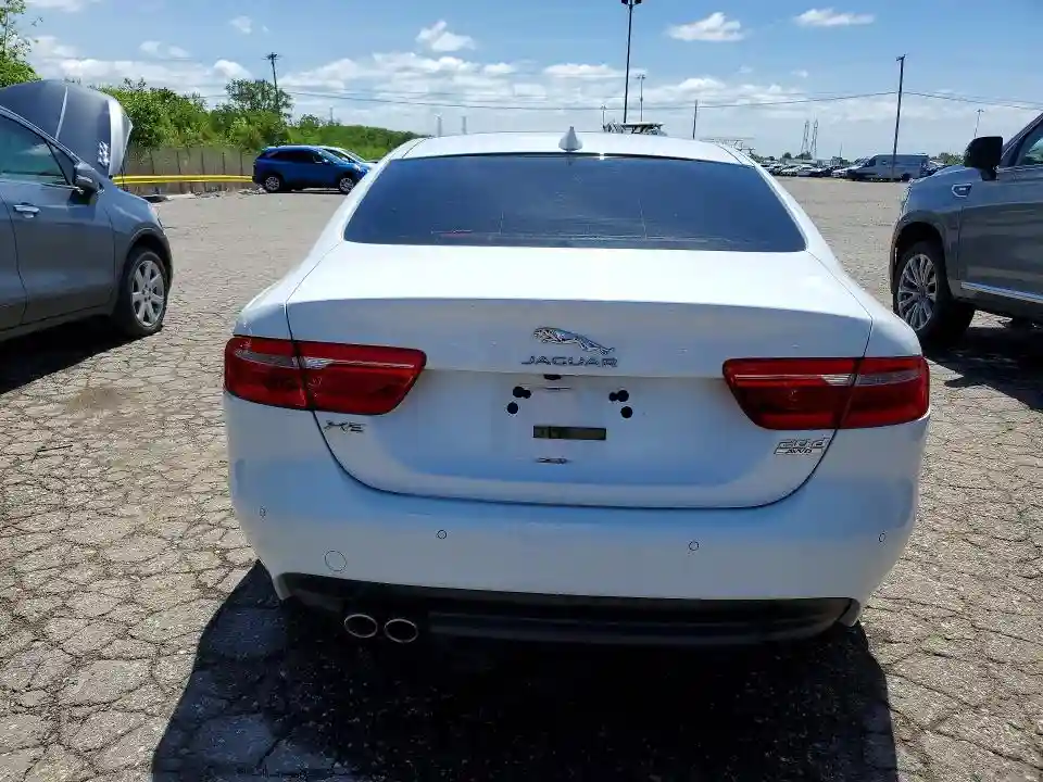 SAJAK4BN1HA953967 2017 JAGUAR XE-5