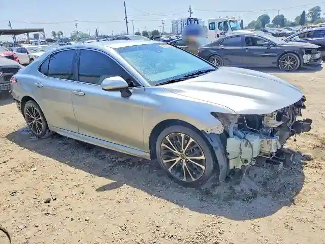 4T1B11HK1JU649586 2018 TOYOTA CAMRY-3