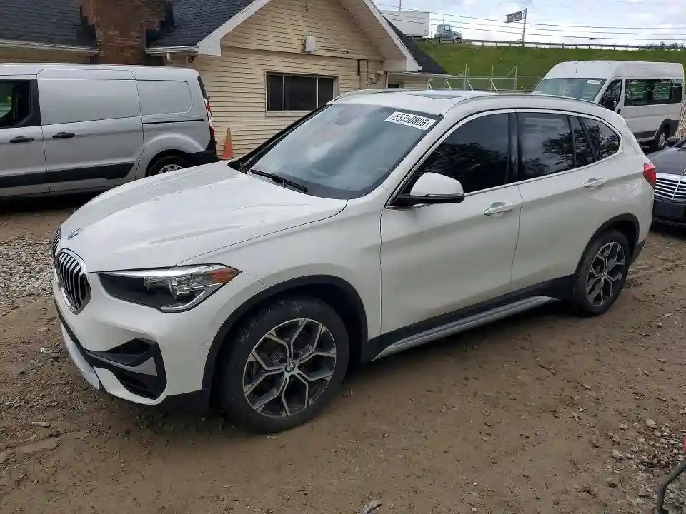 WBXJG9C05M5T96633 2021 BMW X1-0