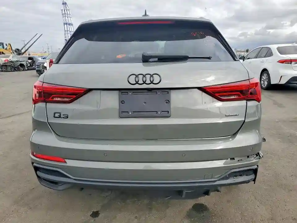 WA1EECF32R1108051 2024 AUDI Q3-5