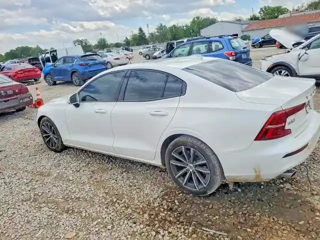 7JR102FK4MG102697 2021 VOLVO S60-1