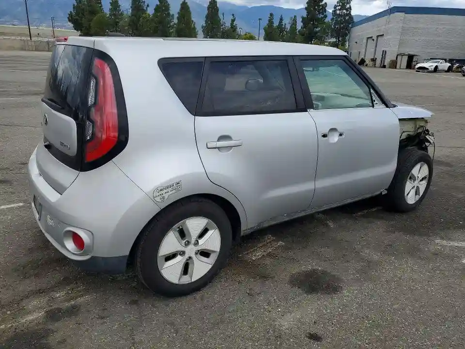 KNDJX3AE9G7014797 2016 KIA SOUL-2