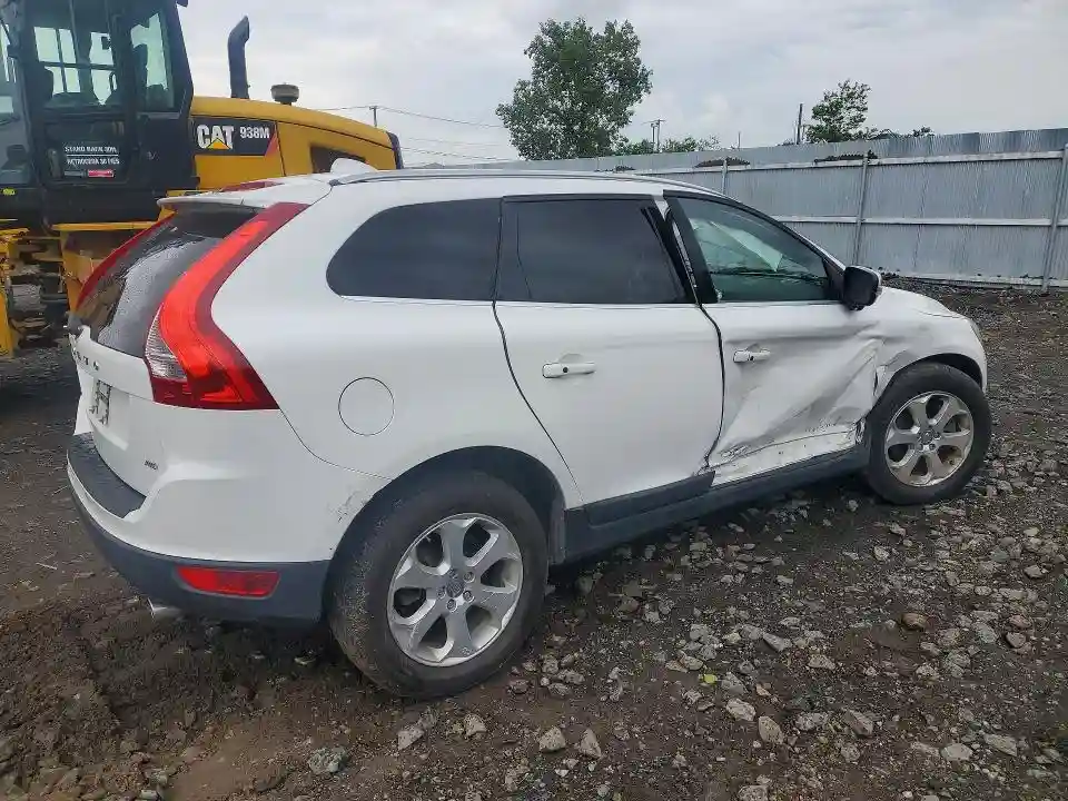 YV4940DZ4D2424681 2013 VOLVO XC60-2